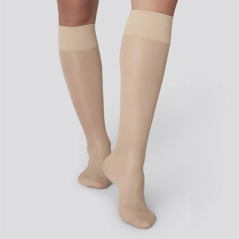 Swedish Stockings Nylonstrumpor Knä Bea 30 DEN Sand