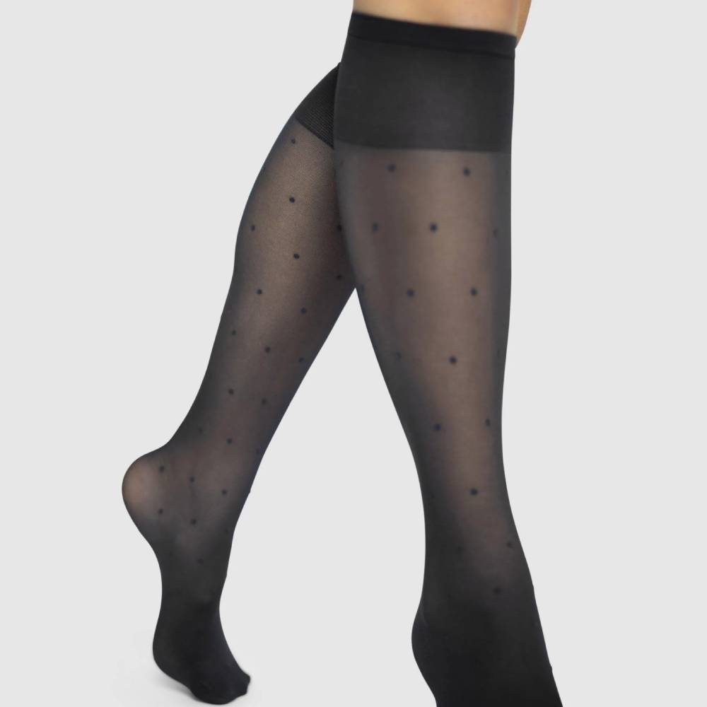 Swedish Stockings Nylonstrumpor Knä Doris Dots Prickig 40 DEN Svart