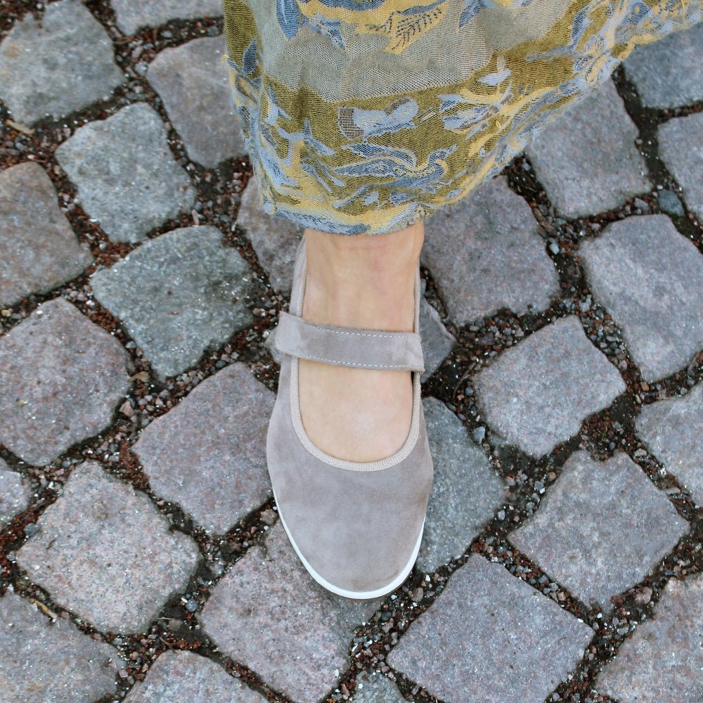 Minfot Ballerinaskor med rem Joyce Stretch Nubuck Stone