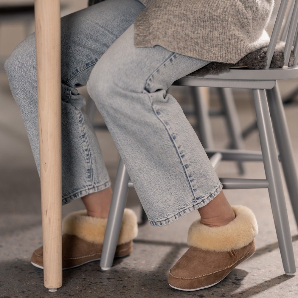 Shepherd Emmy Fårskinnstofflor Chestnut