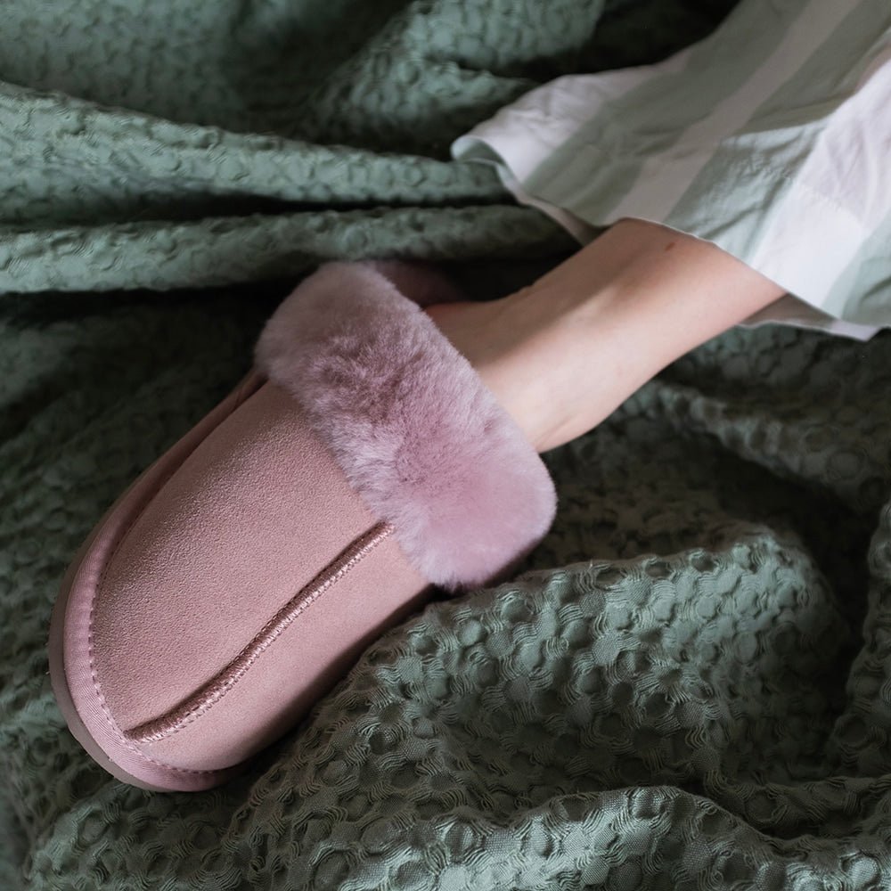 Minfot Fårskinnstofflor Slip-on Duved med sula Rosa