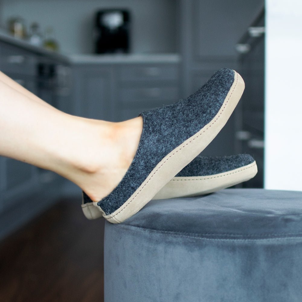 Minfot Ulltofflor Arild Fotbädd Fårskinn Mörkgrå